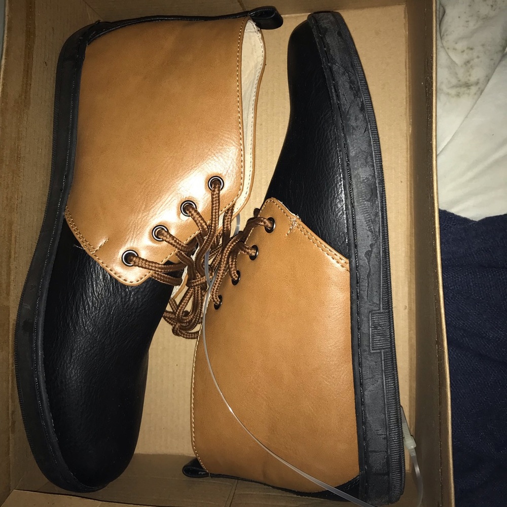 Flying Deer Black/Tan Leather Ankle Boots size 8 NEW IN BOX